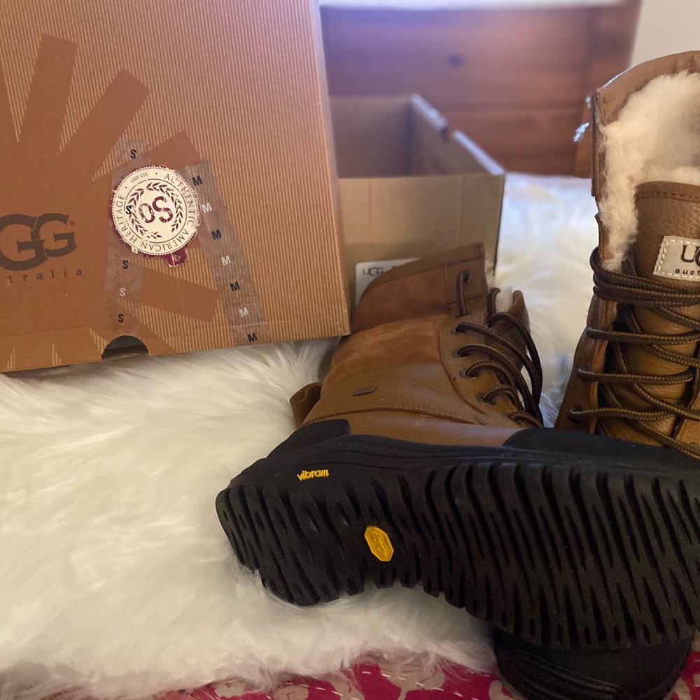 UGGS ADIRONDACK - Picture 6 of 7